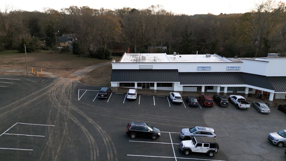 More Photos Of 100-199 Fleming St, Laurens Storefront For Lease