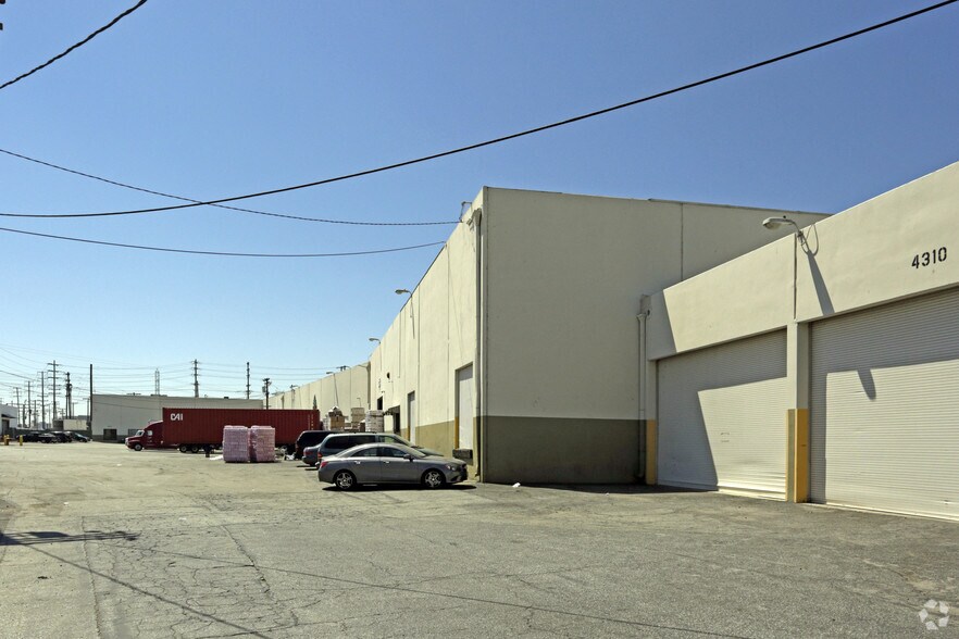 More Photos Of 4270-4310 S Maywood Ave, Vernon Warehouse For Lease