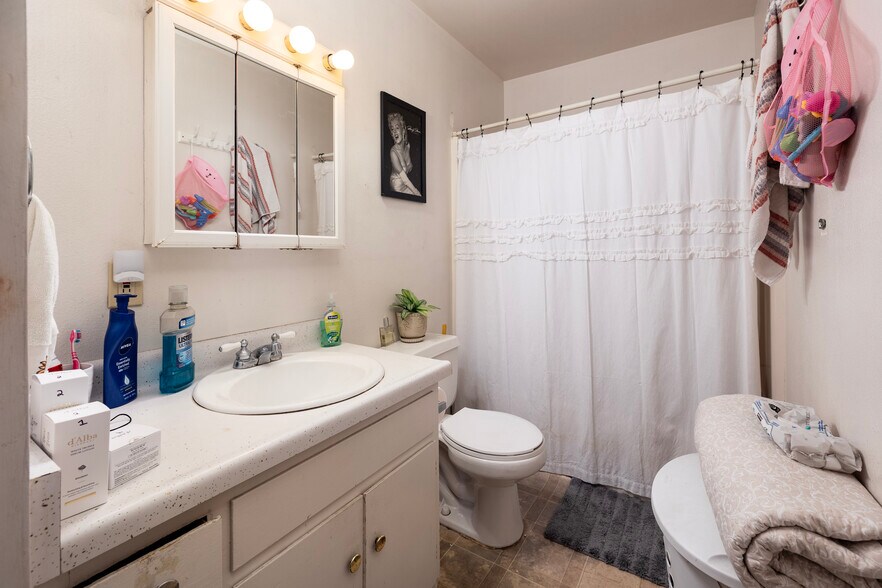 More Photos Of 516 W Junipero St, Santa Barbara Apartments For Sale