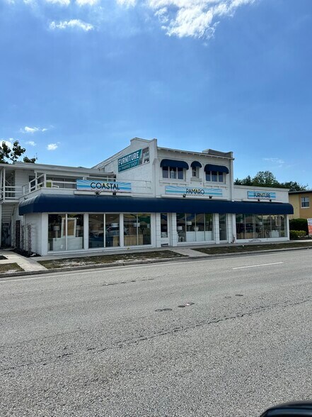 Primary Photo Of 7782 N Tamiami Trl, Sarasota Storefront Retail Office For Lease