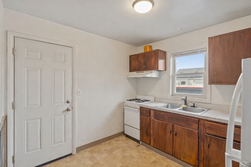More Photos Of 1879 Central Ave, Albany Freestanding For Sale