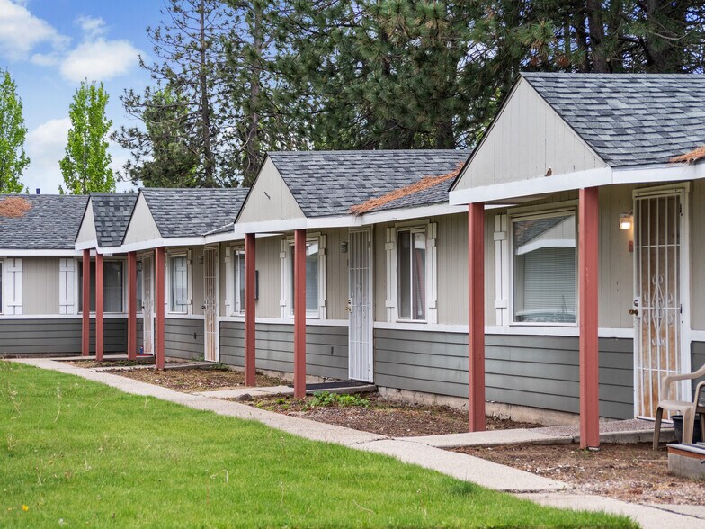 More Photos Of 25 N Airport Rd, Deer Park Apartments For Sale