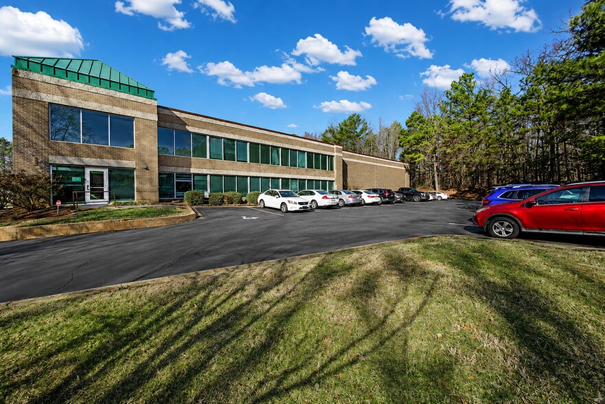 More Photos Of 425 E Arrowhead Dr, Charlotte Warehouse For Lease