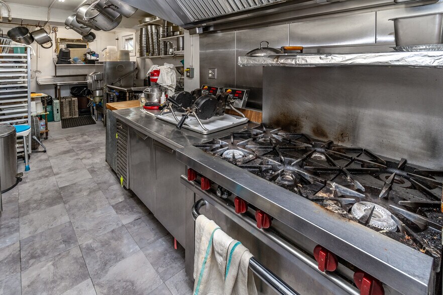 More Photos Of 36 John Ringo Rd, Ringoes Restaurant For Sale