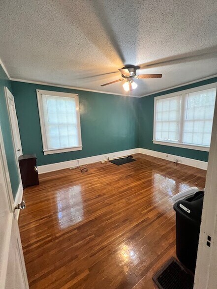 More Photos Of 501 W Garrison Blvd, Gastonia Office Residential For Lease