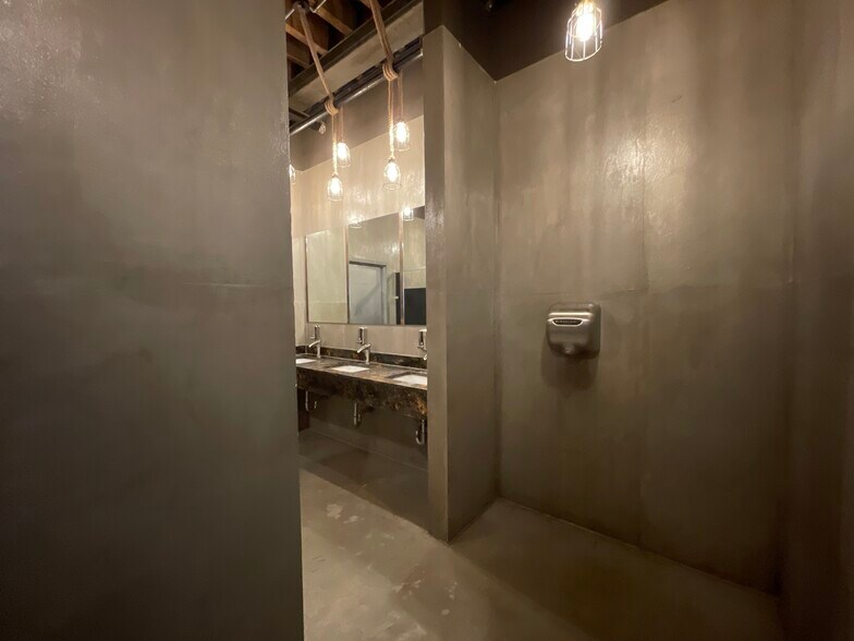 More Photos Of 55 Meadow St, Brooklyn Manufacturing For Lease