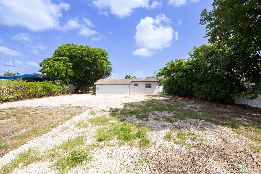 More Photos Of 840 NW 33rd St, Oakland Park Office For Sale