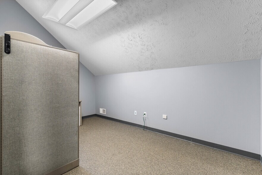 More Photos Of 1450 E Ridge Rd, Rochester Freestanding For Sale