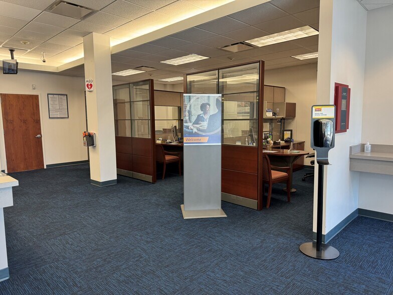 More Photos Of 13-17 Popham Rd, Scarsdale Storefront For Lease