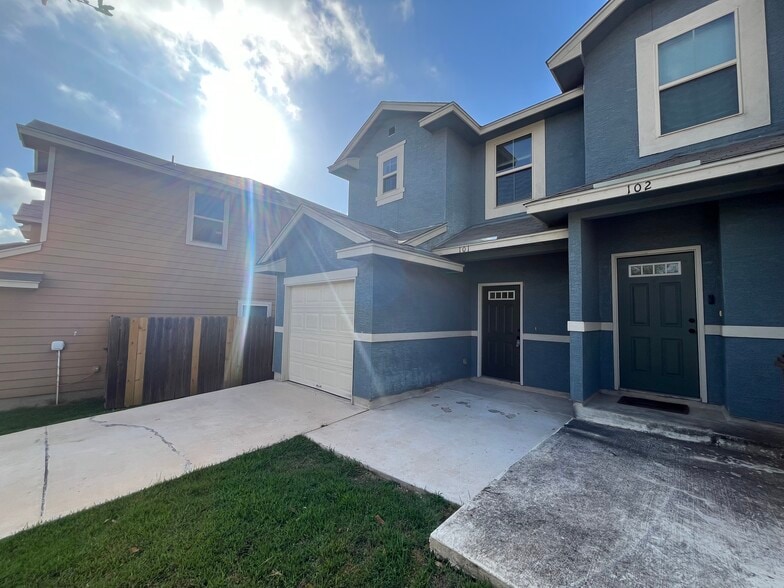 More Photos Of 7002 Donovan Way, San Antonio Apartments For Sale