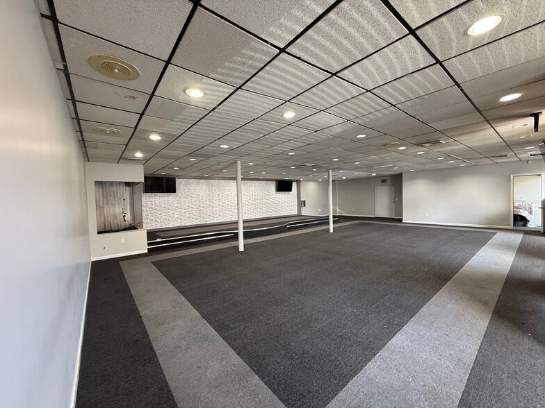 More Photos Of 141 Main St, Norwalk Freestanding For Lease