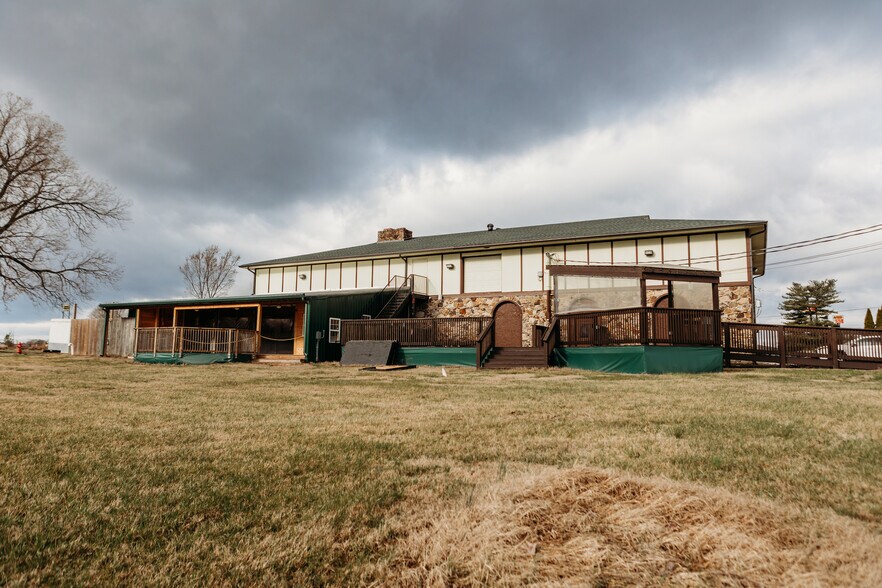 More Photos Of 817 Interstate Dr, Manchester Freestanding For Sale