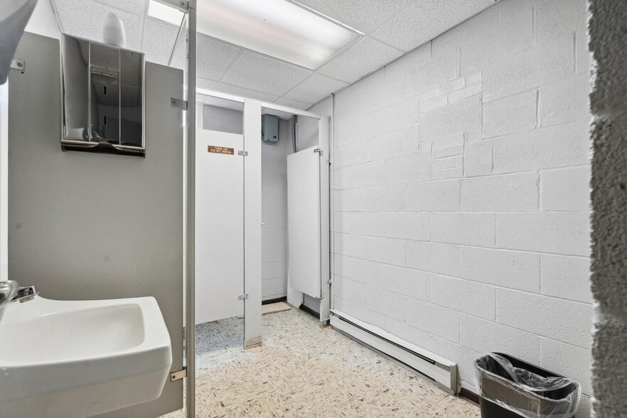 More Photos Of 8340 Pippin Rd, Cincinnati Specialty For Sale