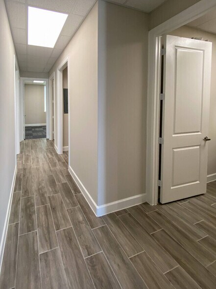 More Photos Of 350 Grand Link Dr, Conroe Office For Sale