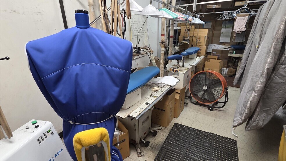 More Photos Of 15254-15260 Middlebelt Rd, Livonia Freestanding For Sale