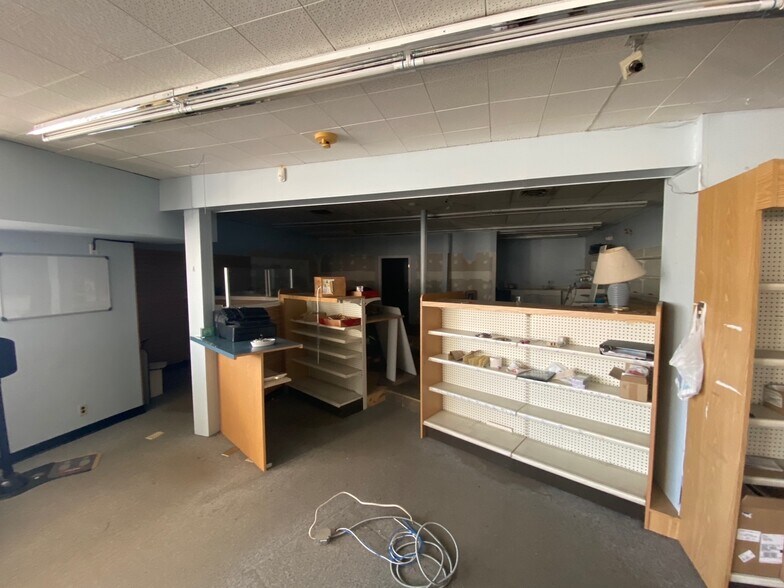 More Photos Of 9 Hartford Ave, Granby Storefront Retail Office For Lease