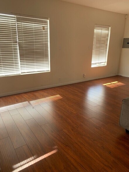 More Photos Of 1017-1019 S La Brea Ave, Los Angeles Medical For Lease
