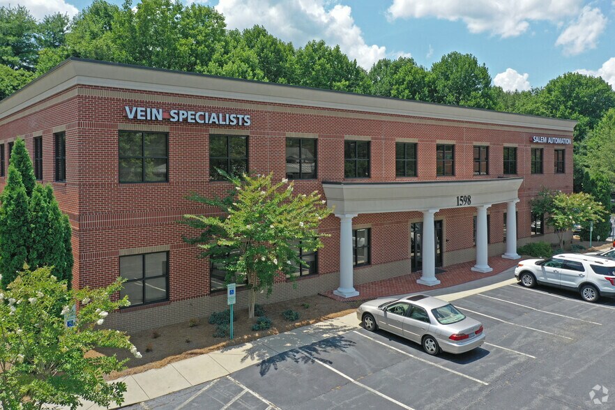 More Photos Of 1598 Westbrook Plaza Dr, Winston-Salem Office For Lease