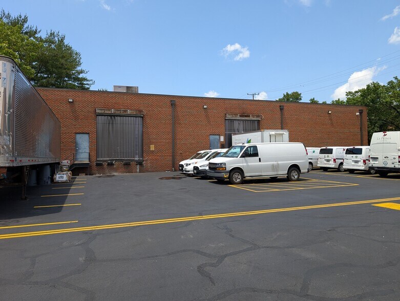 More Photos Of 5113-5123 Berwyn Rd, College Park Unknown For Lease