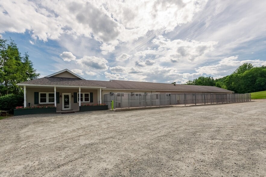 More Photos Of 175 Decoverly Lane, Falls Specialty For Sale