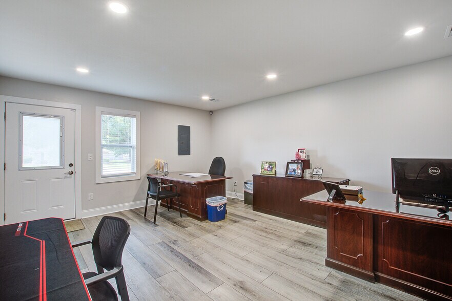 More Photos Of 500 N Pine St, Summerville Office For Sale