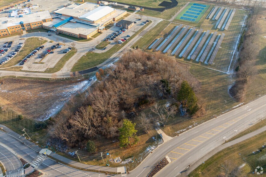 More Photos Of 15836 Southeastern Pky, Fishers Land For Lease