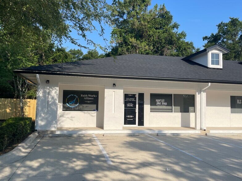 More Photos Of 720 N St Johns Bluff Rd, Jacksonville Office For Lease
