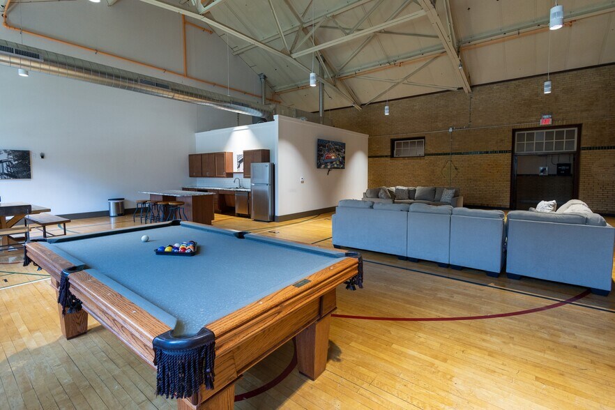 More Photos Of 1351 N Hanley Rd, University City Apartments For Sale