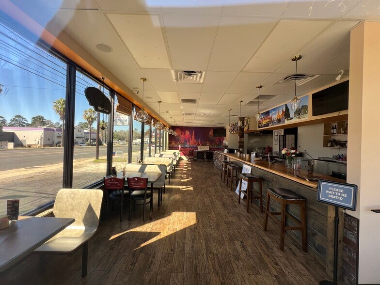 More Photos Of 1112 N Frazier St, Conroe Freestanding For Sale