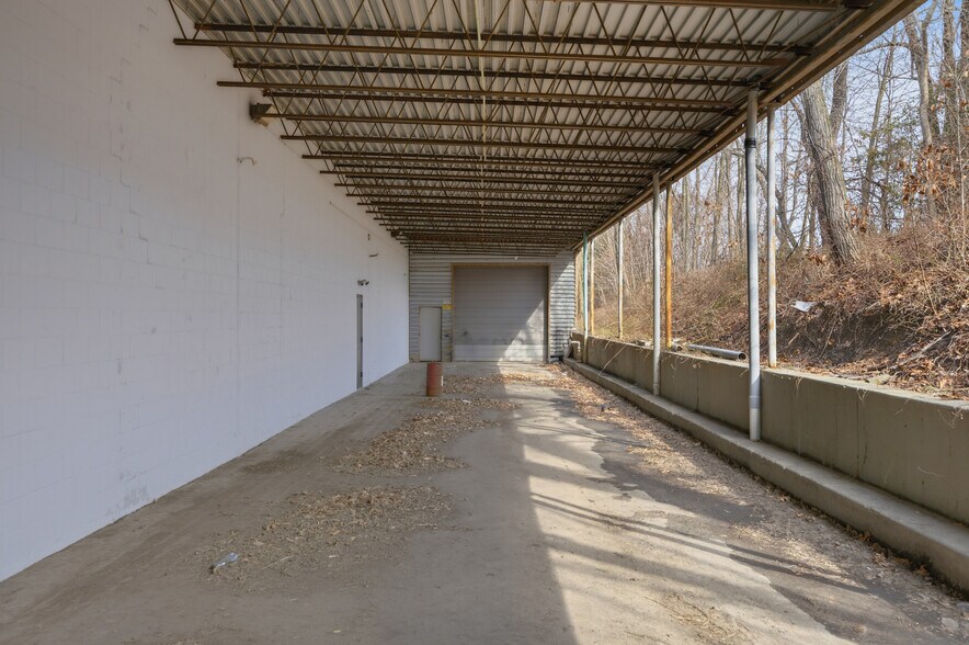 More Photos Of 173 Amboy Rd, Morganville Land For Lease