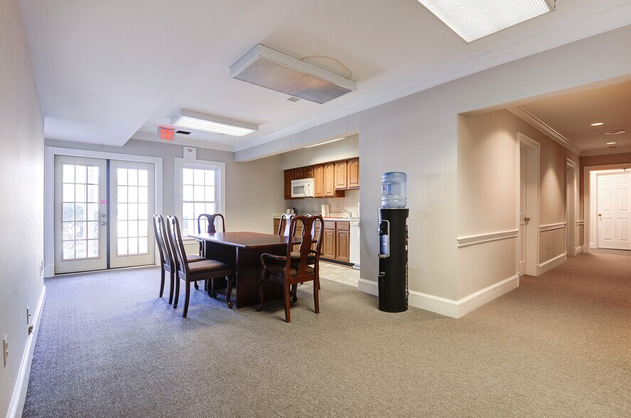 More Photos Of 13000 Harbor Dr, Woodbridge Office For Lease
