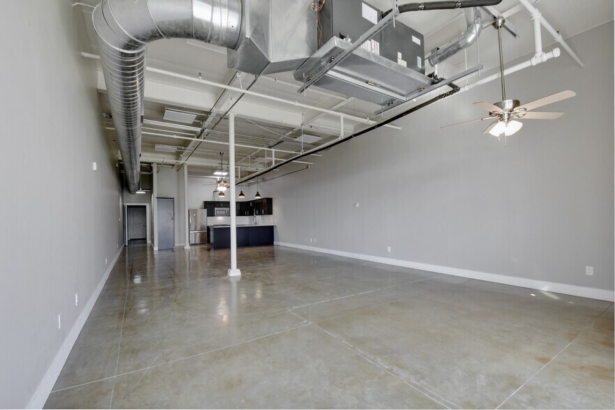 More Photos Of 3363 E Commerce St, San Antonio Warehouse For Sale