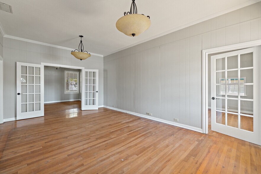 More Photos Of 620 N Main St, Taylor Storefront Retail Office For Sale