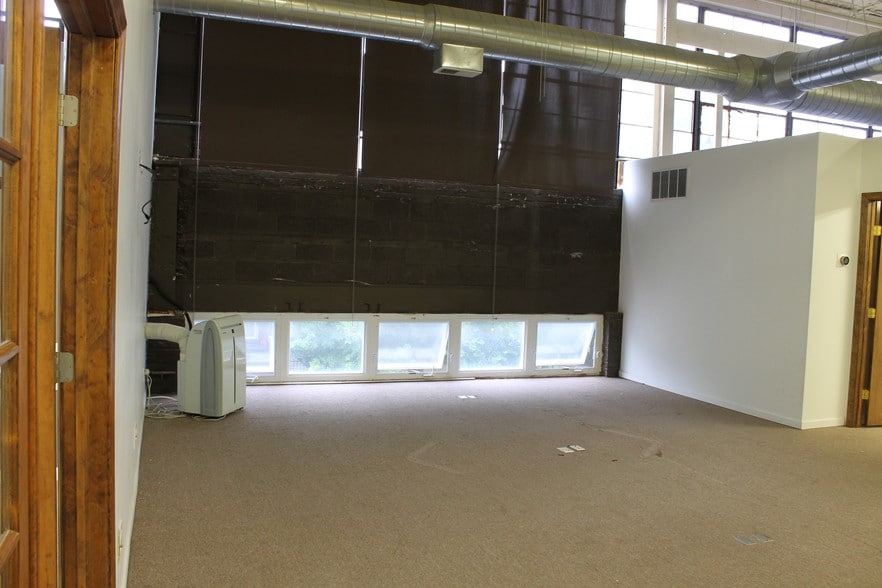 More Photos Of 5066-5070 N Kimberly Ave, Chicago Manufacturing For Lease