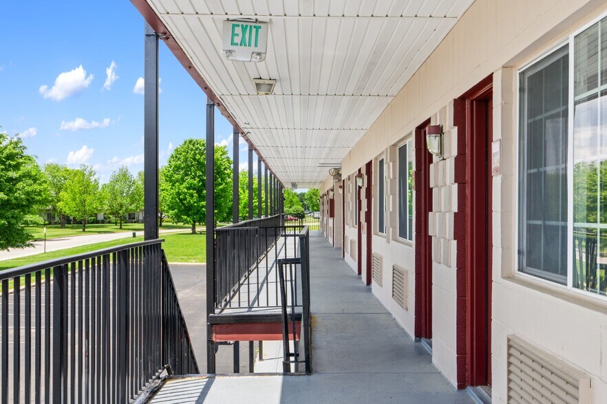 More Photos Of 4029 Marlane Dr, Grove City Hotel For Sale