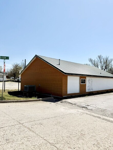 More Photos Of 515 W Doolin Ave, Blackwell Storefront Retail Residential For Sale