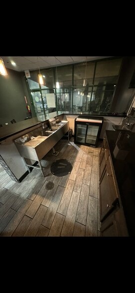 More Photos Of 7831 W 95th St, Hickory Hills Unknown For Lease