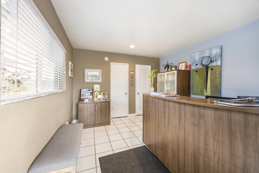 More Photos Of 2648 NE 32nd St, Fort Lauderdale Hotel For Sale
