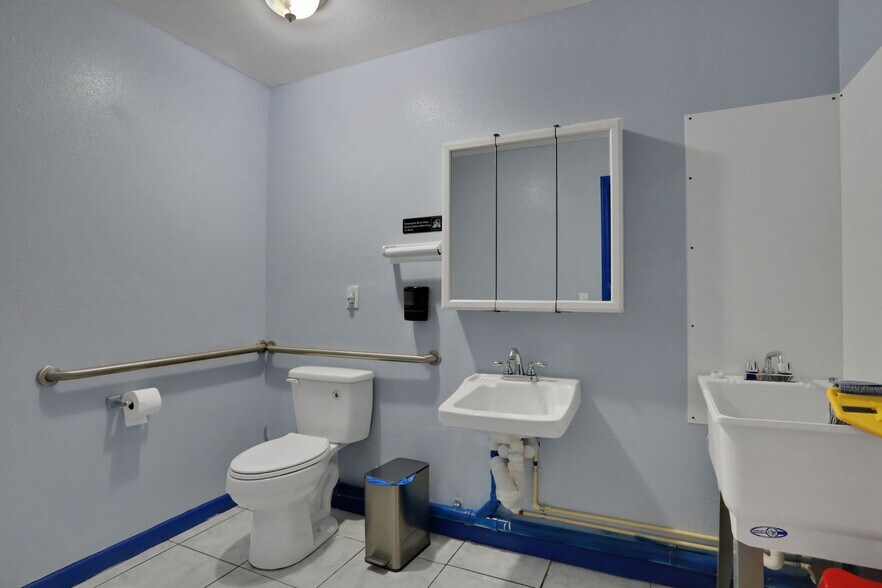 More Photos Of 413 Elm St, Welaka Freestanding For Sale