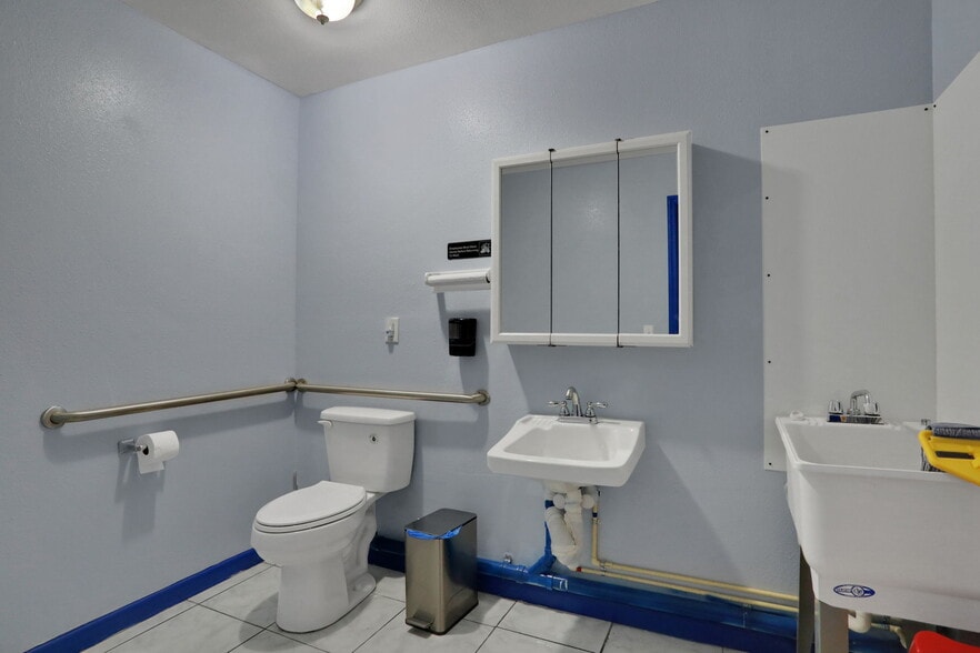 More Photos Of 413 Elm St, Welaka Freestanding For Sale