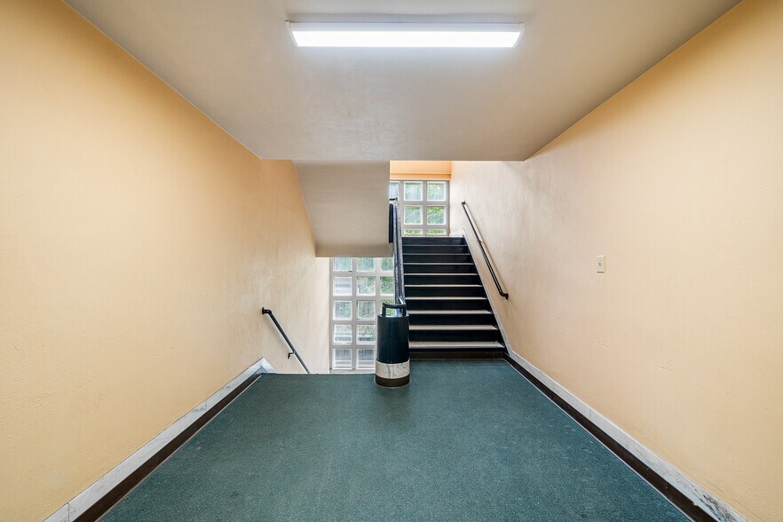 More Photos Of 379 Cherry St, Pottstown Flex For Lease