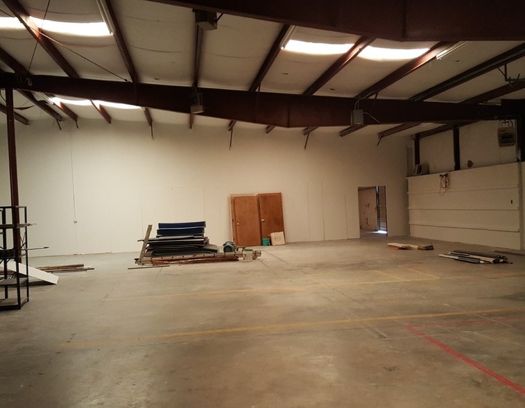 More Photos Of 724 City Center Blvd, Newport News Warehouse For Lease