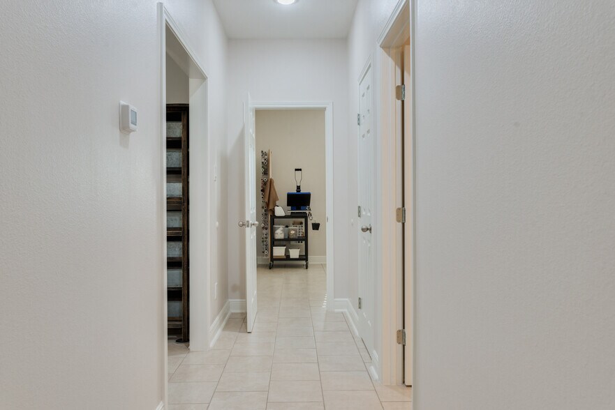 More Photos Of 16610 Mueschke Rd, Cypress Office Residential For Lease