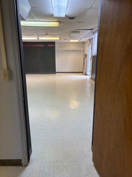 More Photos Of 1818 Union Ave, Altoona Unknown For Lease