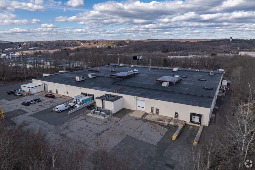 More Photos Of 562 Captain Neville Dr, Waterbury Manufacturing For Lease