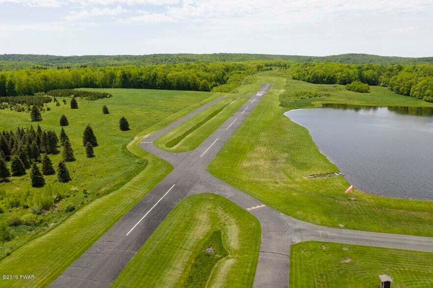 More Photos Of 37 Colonel Lindbergh Ln, Moscow Airport For Sale