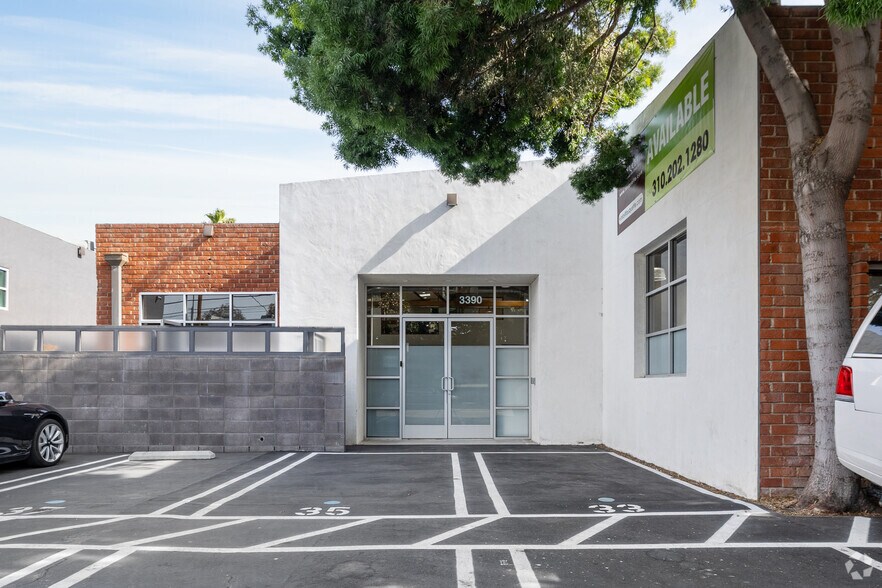 More Photos Of 3384 Robertson Pl, Los Angeles Unknown For Lease