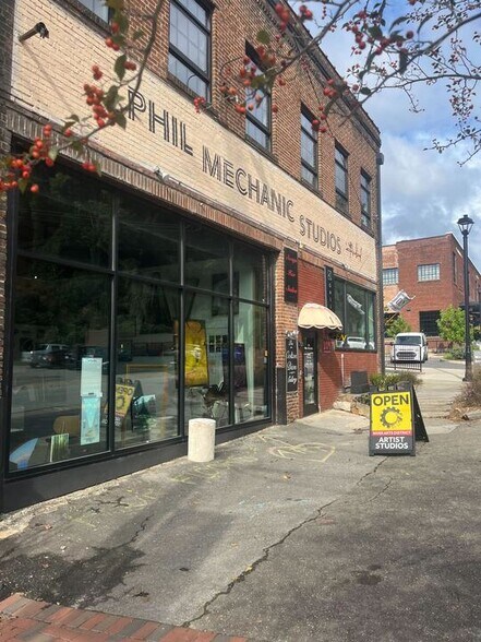 More Photos Of 109 Roberts St, Asheville General Retail For Sale