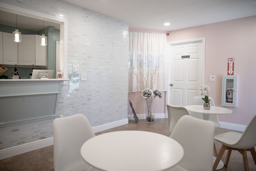 More Photos Of 2826 Santa Barbara Blvd, Cape Coral Freestanding For Sale