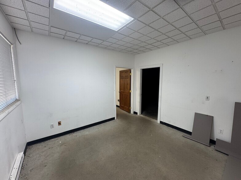 More Photos Of 19336 Goddard Ranch Ct, Morrison Light Manufacturing For Lease